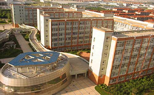  作为上海唯一授权开设澳大利亚高中课程(WACE)和大学的入学考试中心，澳大利亚高中课程是澳大利亚政府认可，是华东地区唯一一所用全英文讲授澳洲课程的学校，课程内容完全与国际接轨