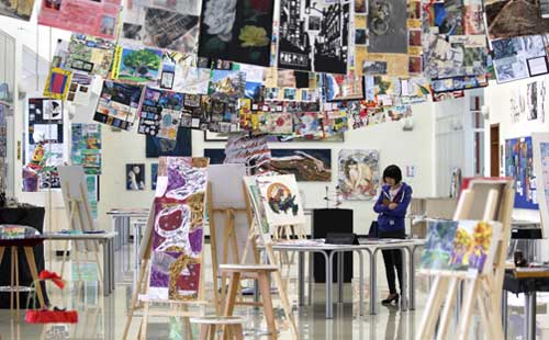 北京哈罗国际学校将主要为11岁至18岁的在京国际学生提供全英式中学教育。学校也将招收部分希望到英国大学深造的中国学生，为这些17岁以上中国学生提供一年的英国大学预科课程