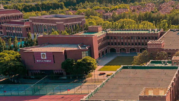 黑利伯瑞初中課程